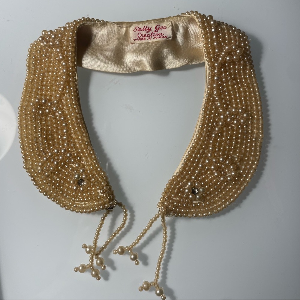 Vintage Pearl Embellished Detachable Collar